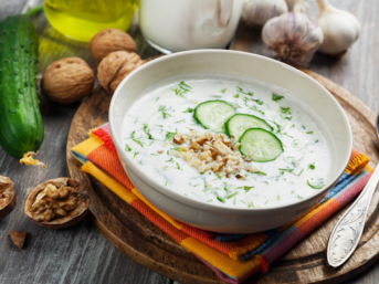 La zuppa tarator, tradizionale, a base di yogurt