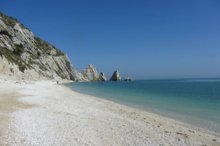 Mare, monti e poesia: trekking al Conero e la Recanati di Leopardi (Marche)